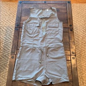 Cute drawstring romper sz S